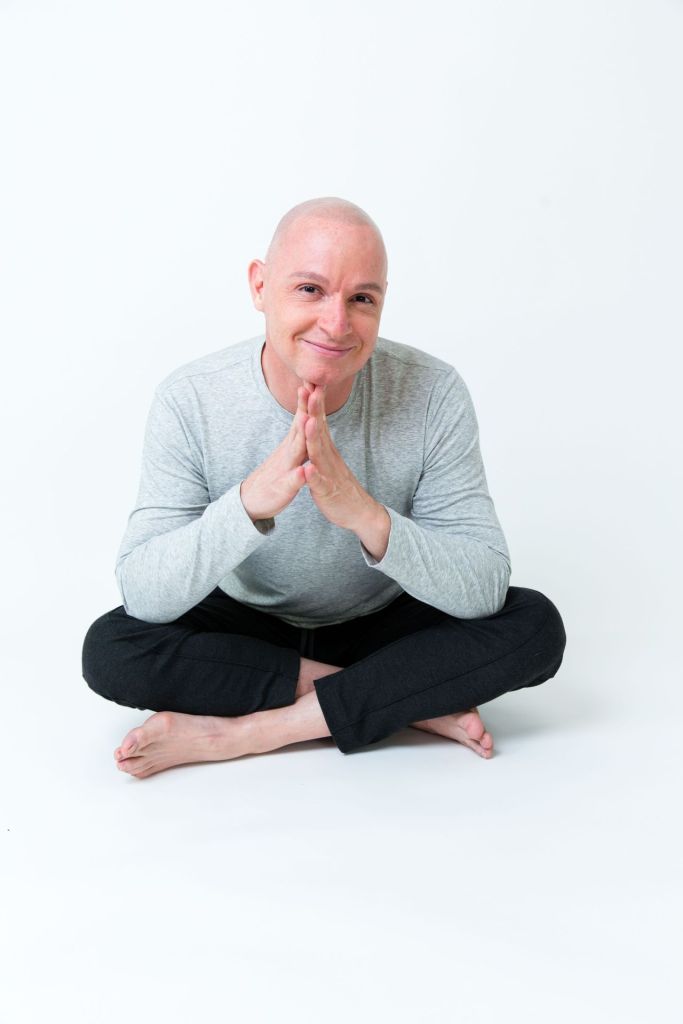 René Hug mit seiner Yin Restorative Yoga Ausbildung in Schorndorf, Nähe Stuttgart